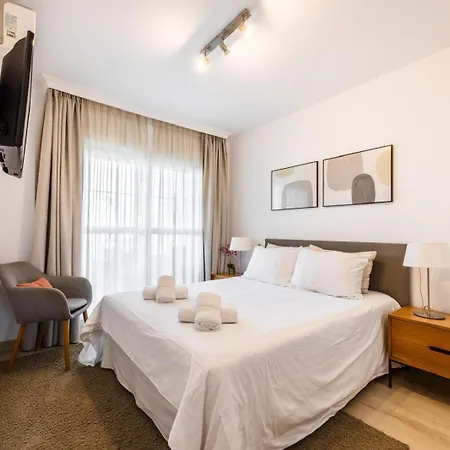 Wyndham & Pool Getaway דירה