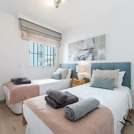 Wyndham & Pool Getaway דירה